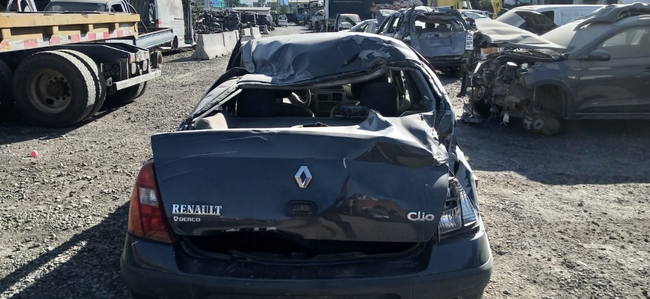  Renault CLIO 2004    EN DESARME
